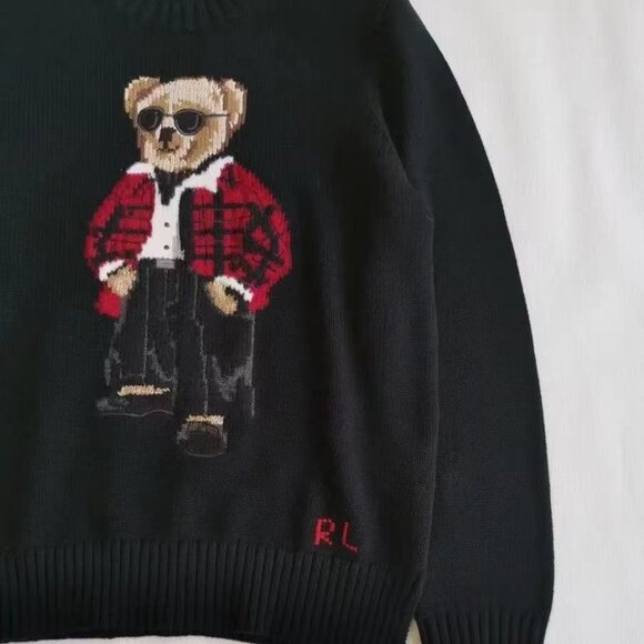 Polo Ralph Lauren Wearing sunglasses and a black sweater with a bear pattern - Picture 6 of 6